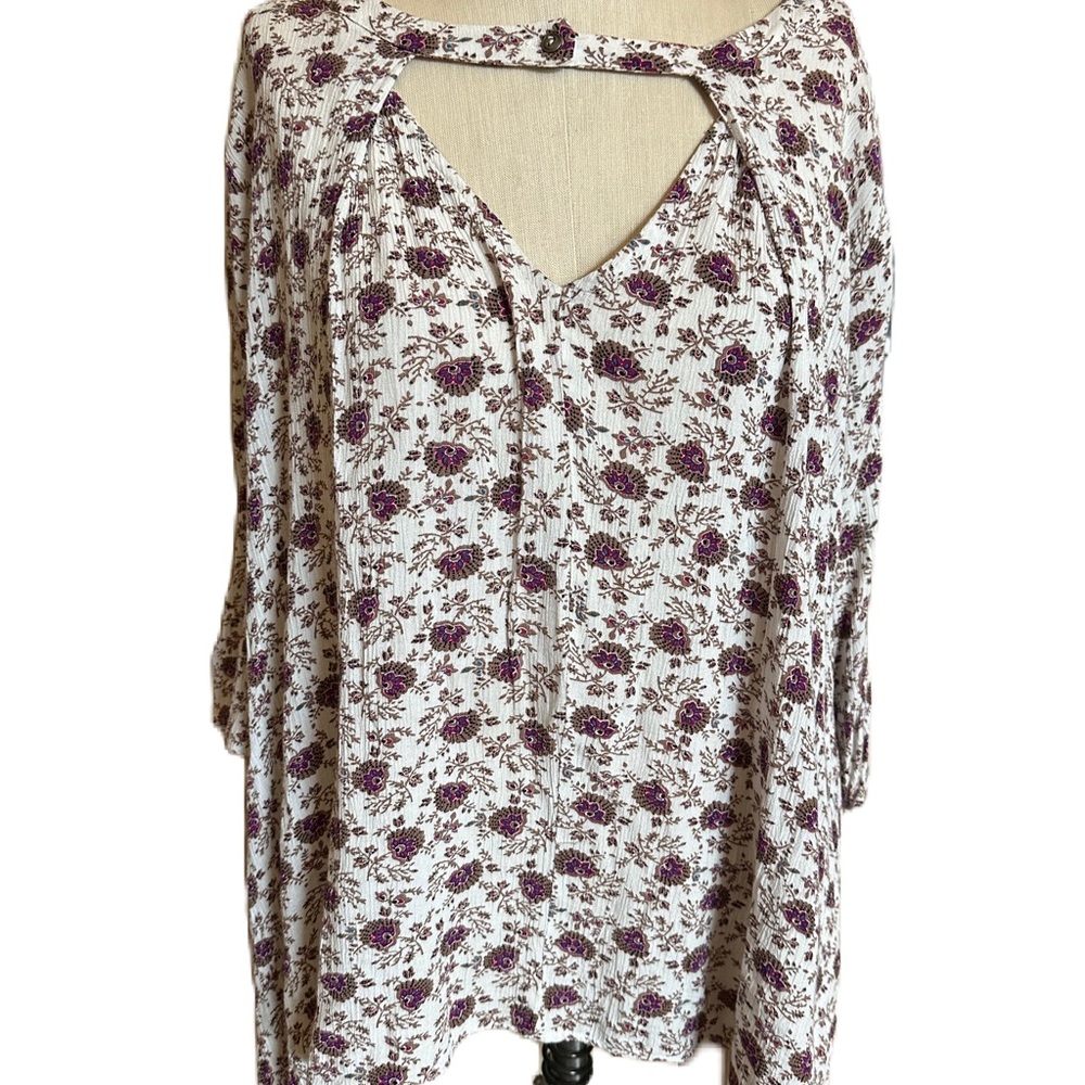 POL Floral Shark Bite Cut Out Blouse. Size Large